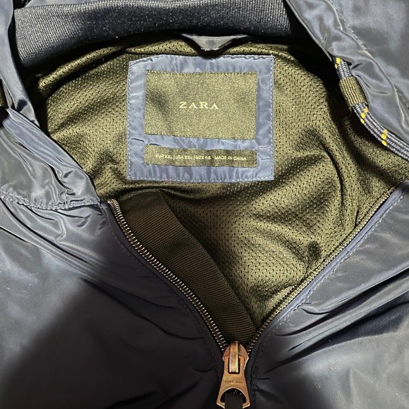 Men’s Navy Blue Zara Windbreaker w/ Hood - Picture 3 of 3